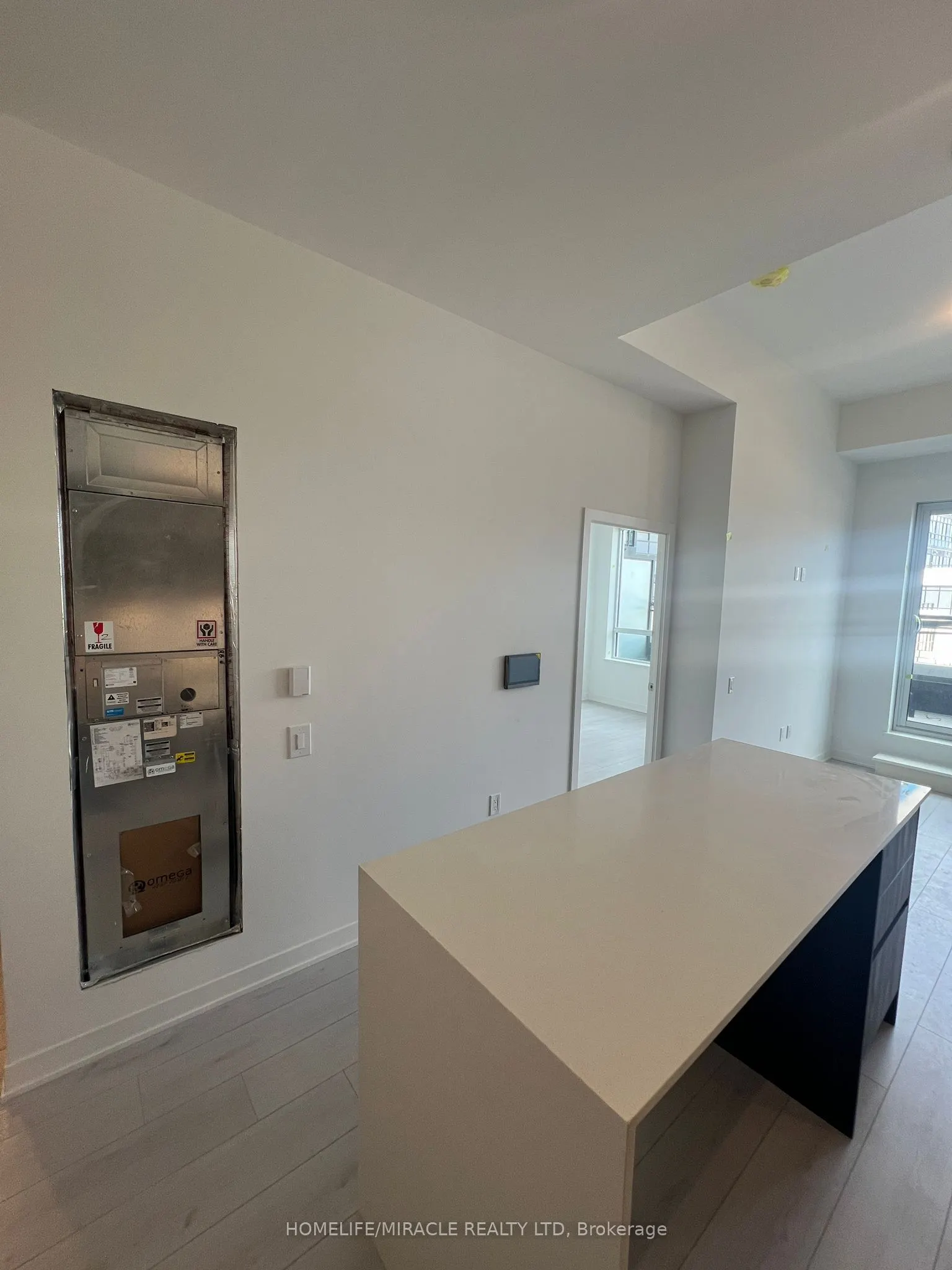 395 Dundas Street, #203