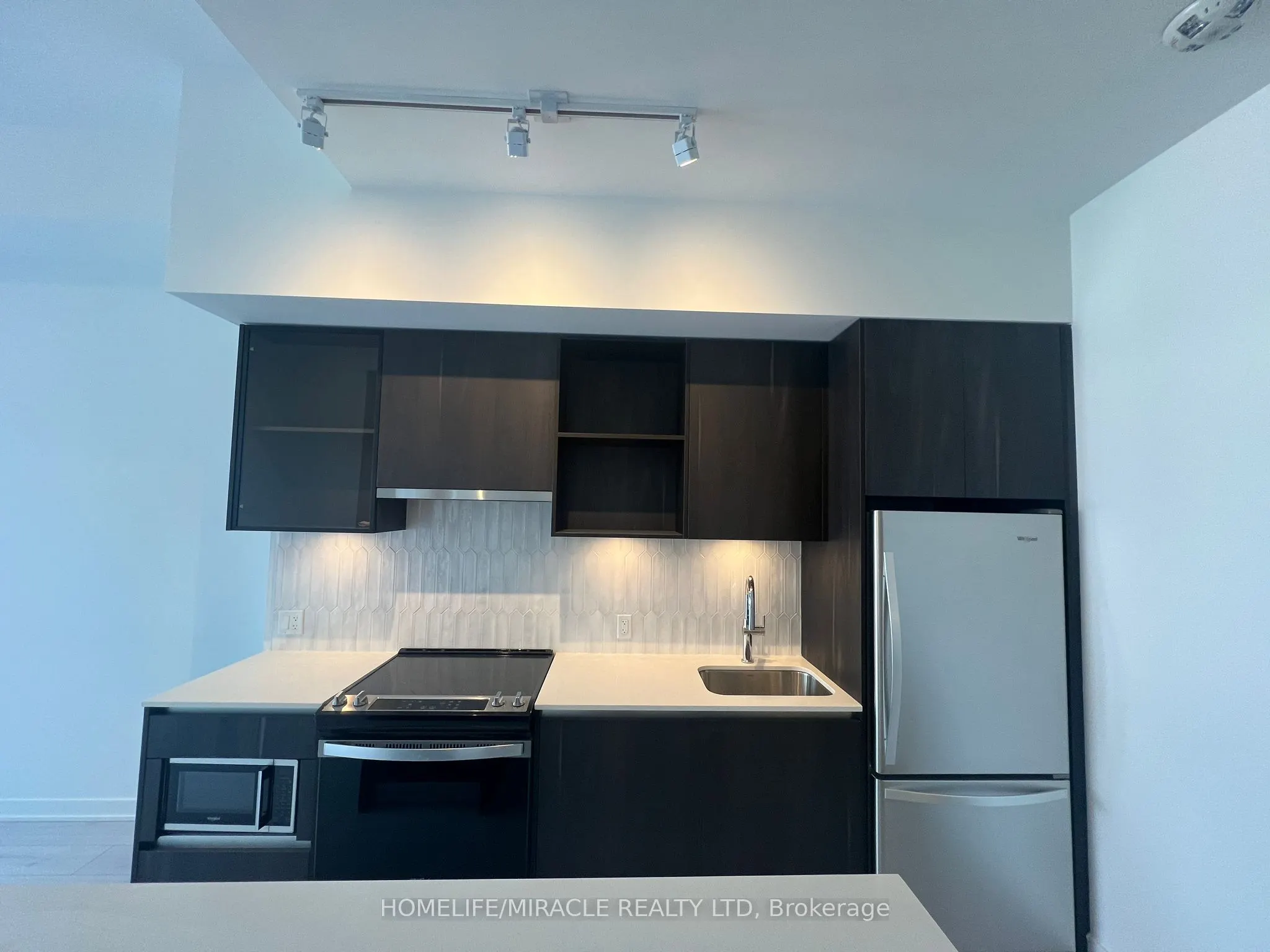 395 Dundas Street, #203