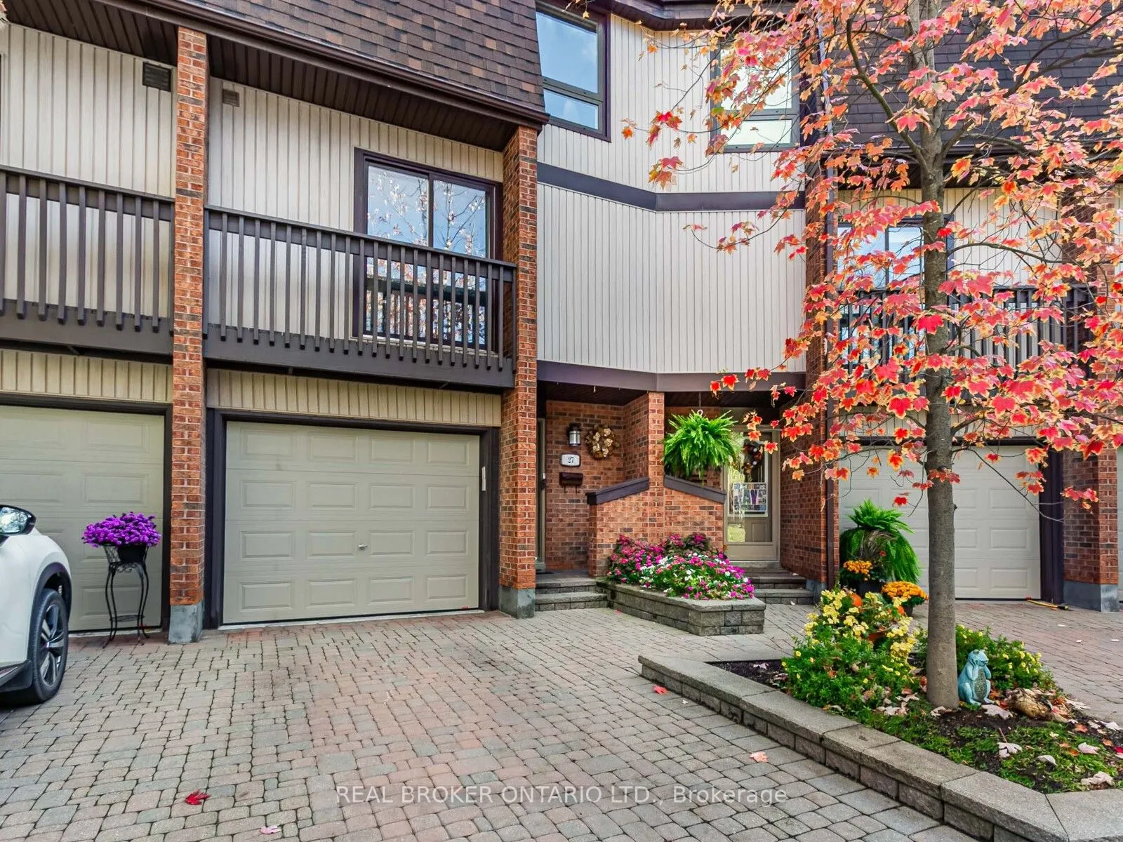 1060 Walden Circle, #27