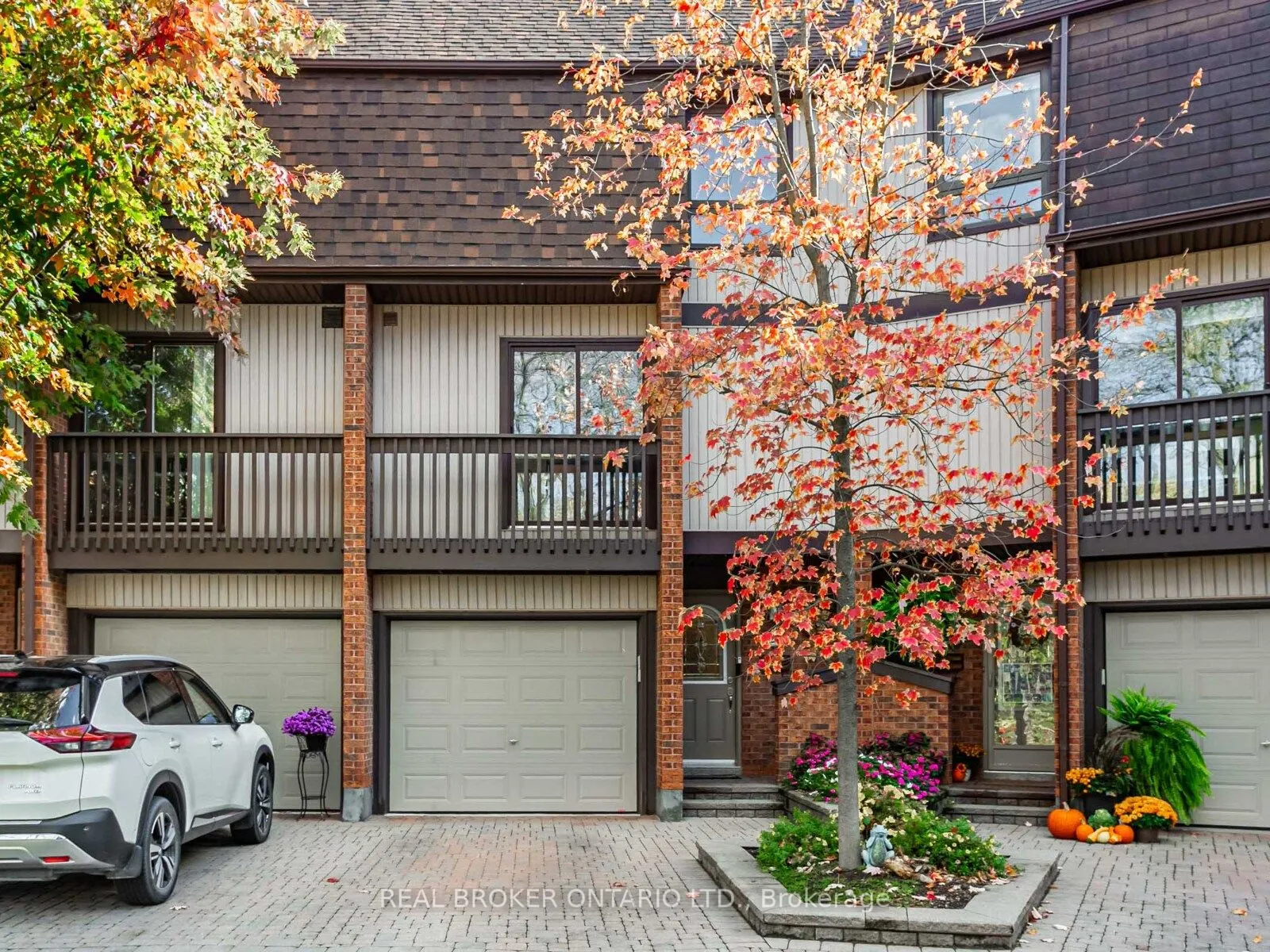 1060 Walden Circle, #27