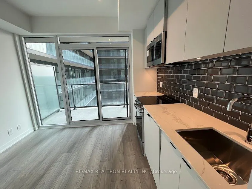 285 Dufferin Street, #905