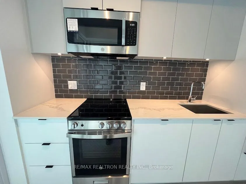 285 Dufferin Street, #905