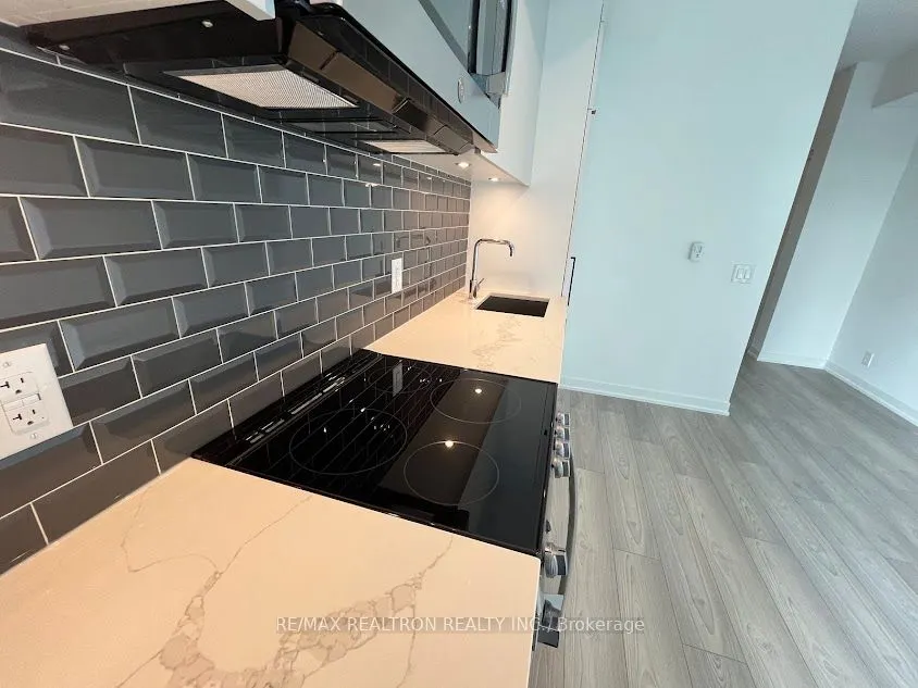 285 Dufferin Street, #905