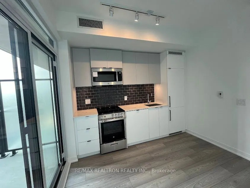 285 Dufferin Street, #905