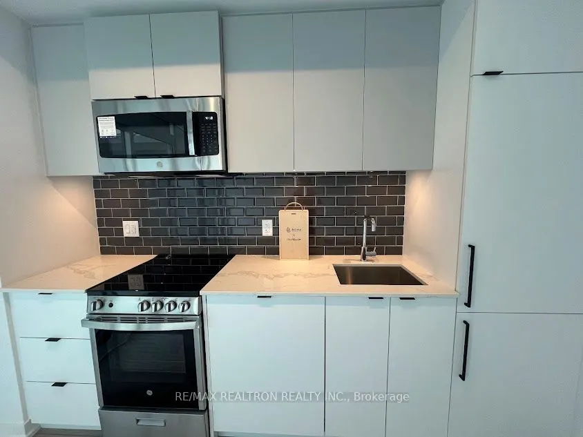 285 Dufferin Street, #905