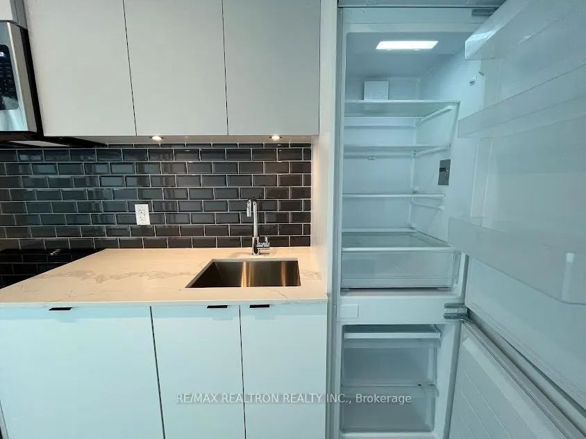 285 Dufferin Street, #905