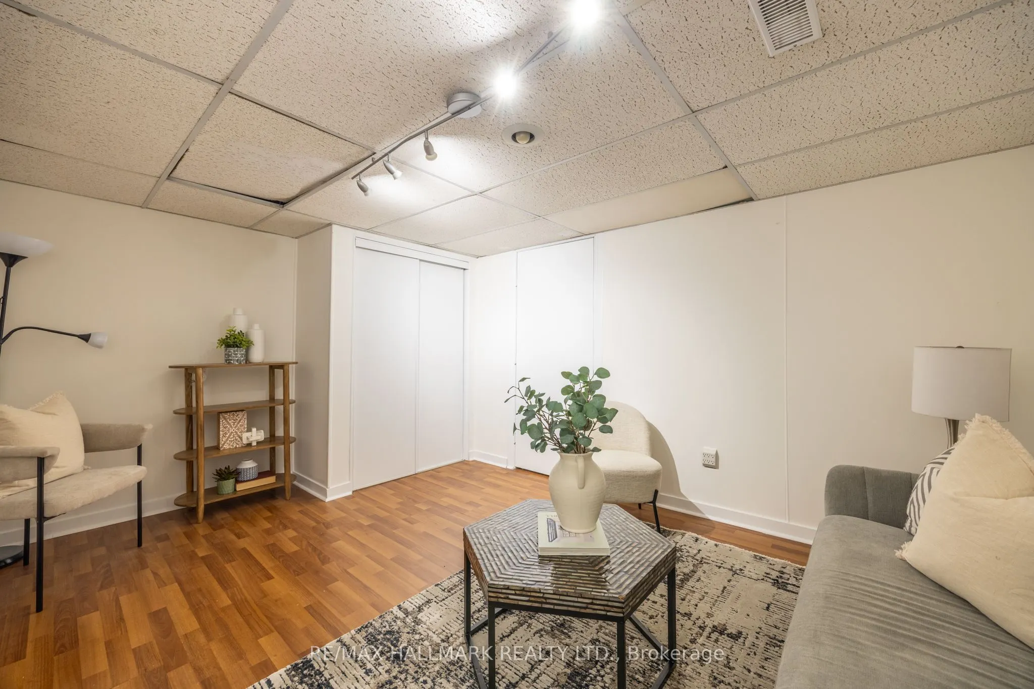 12 Outlook Garden Boulevard