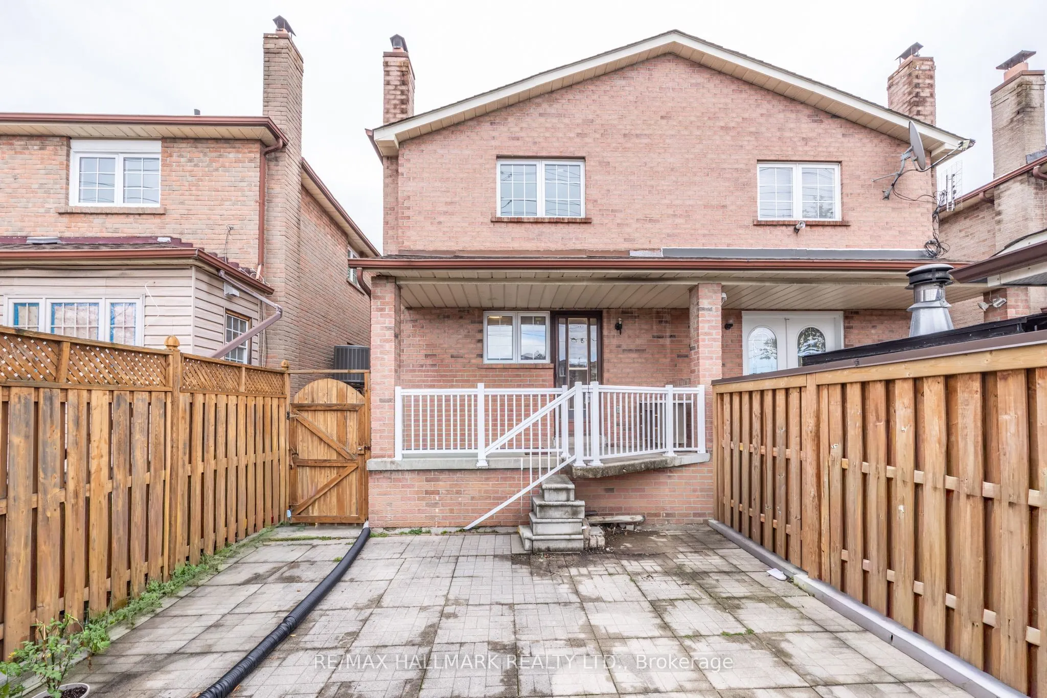 12 Outlook Garden Boulevard
