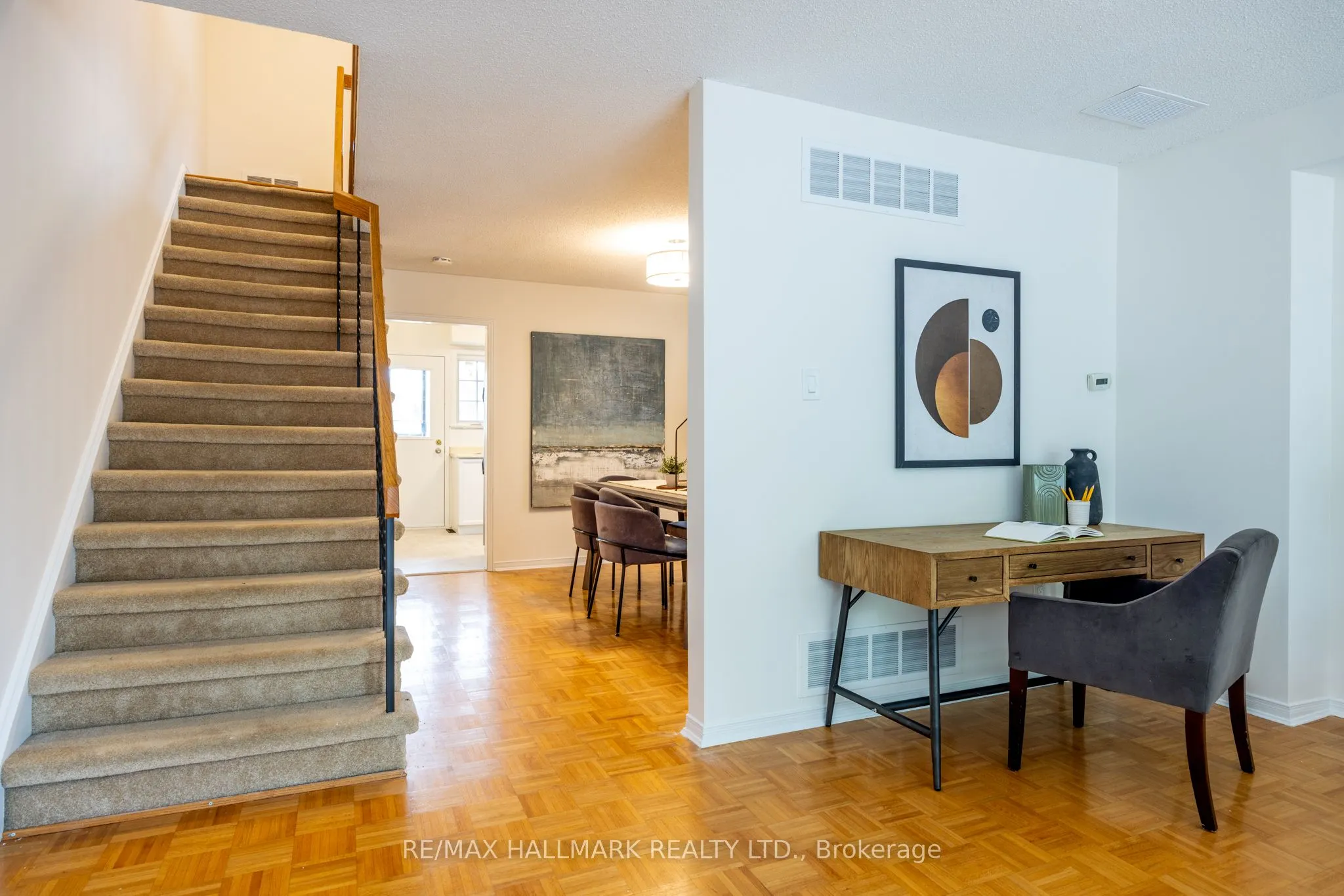 12 Outlook Garden Boulevard