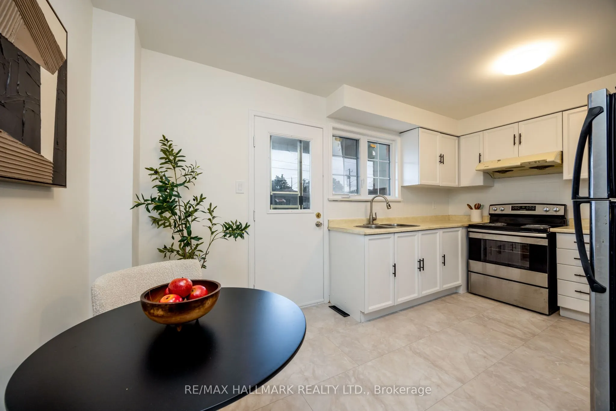 12 Outlook Garden Boulevard