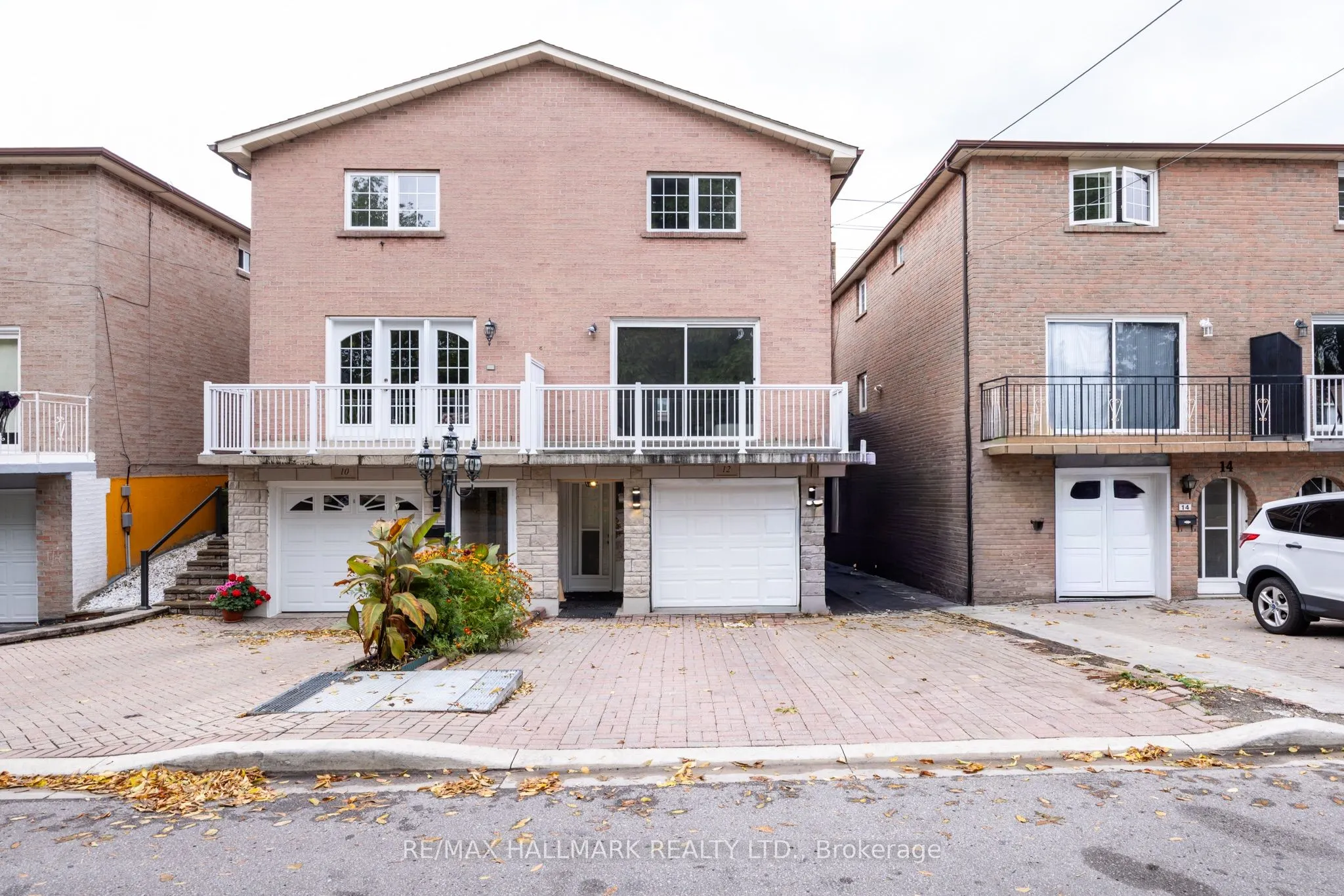 12 Outlook Garden Boulevard