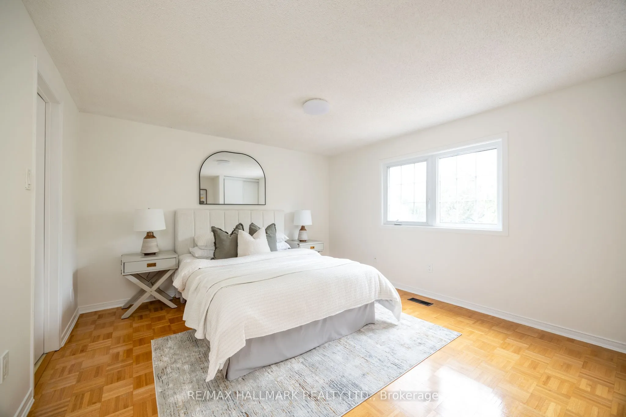 12 Outlook Garden Boulevard