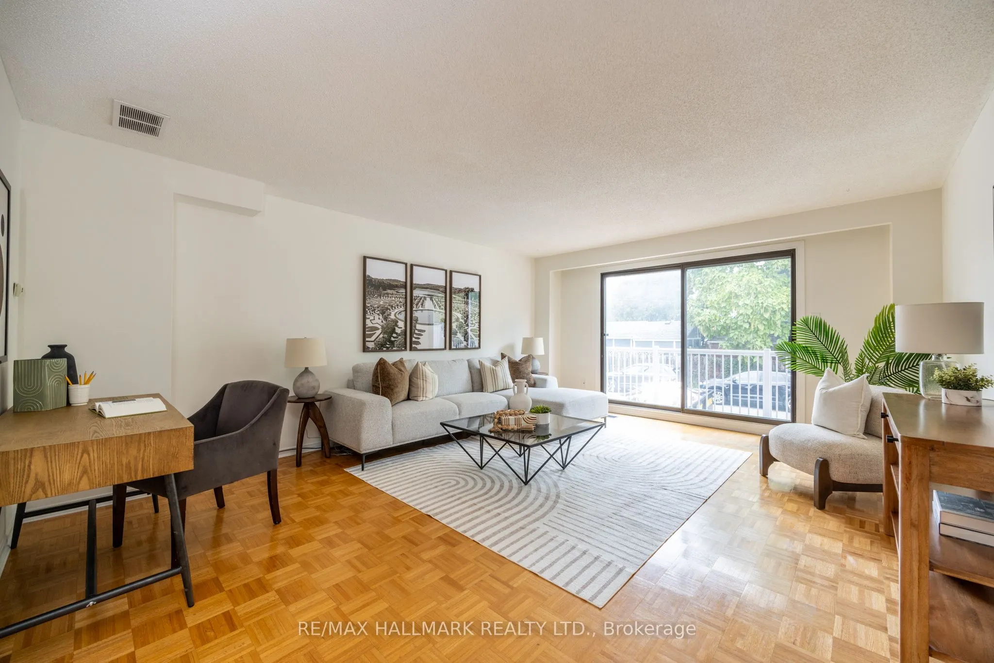 12 Outlook Garden Boulevard