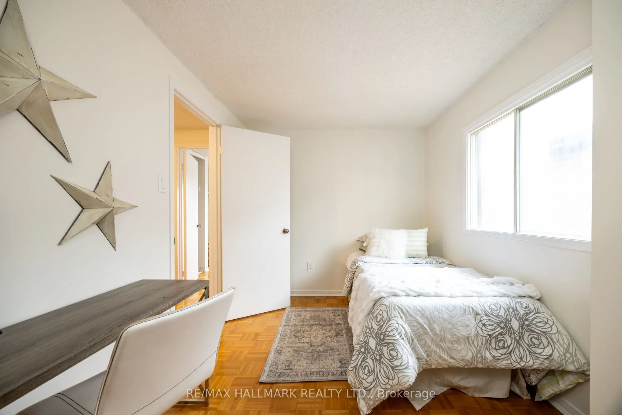12 Outlook Garden Boulevard