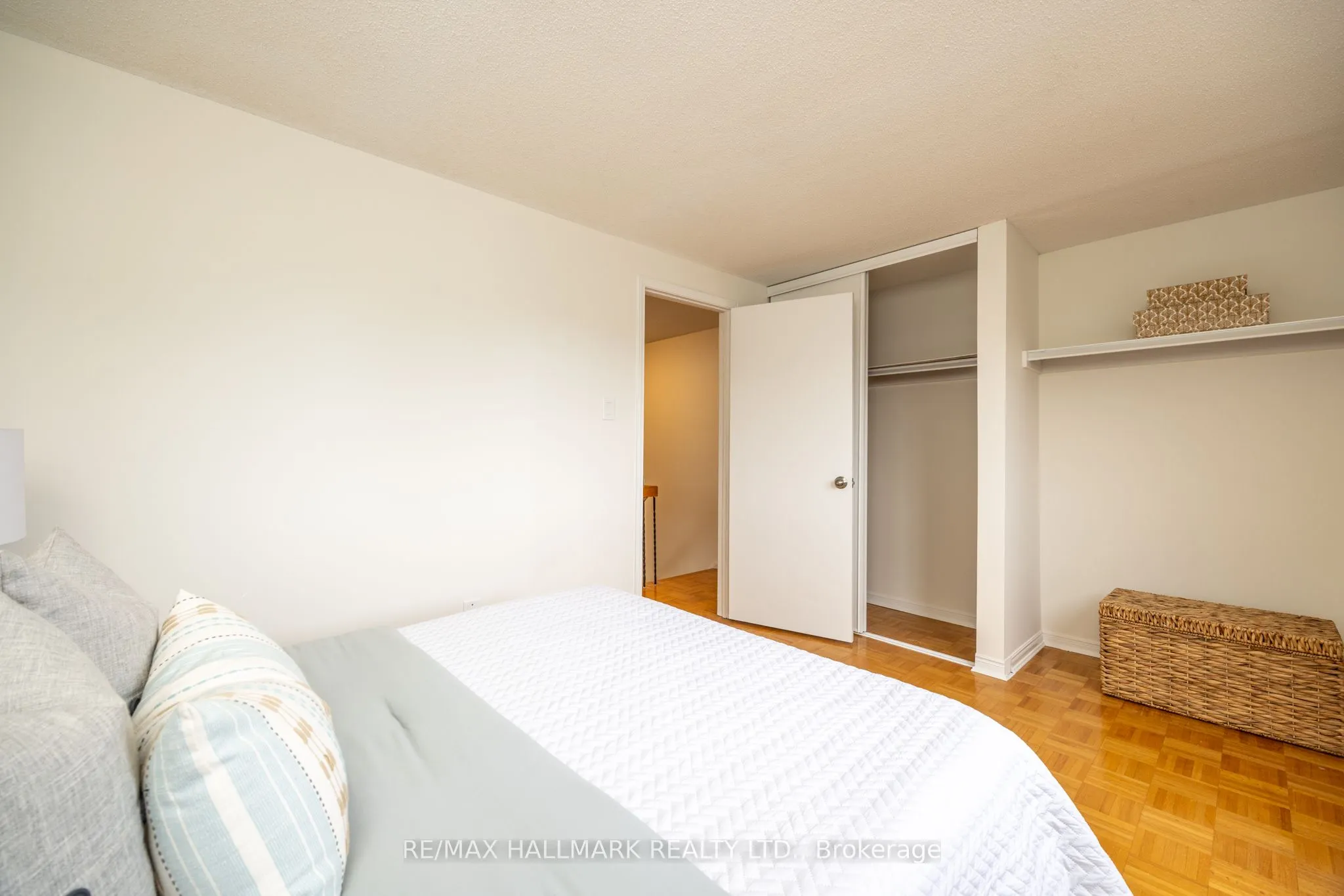 12 Outlook Garden Boulevard