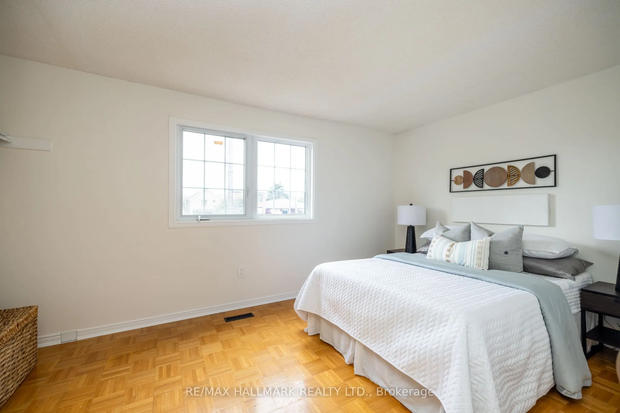 12 Outlook Garden Boulevard