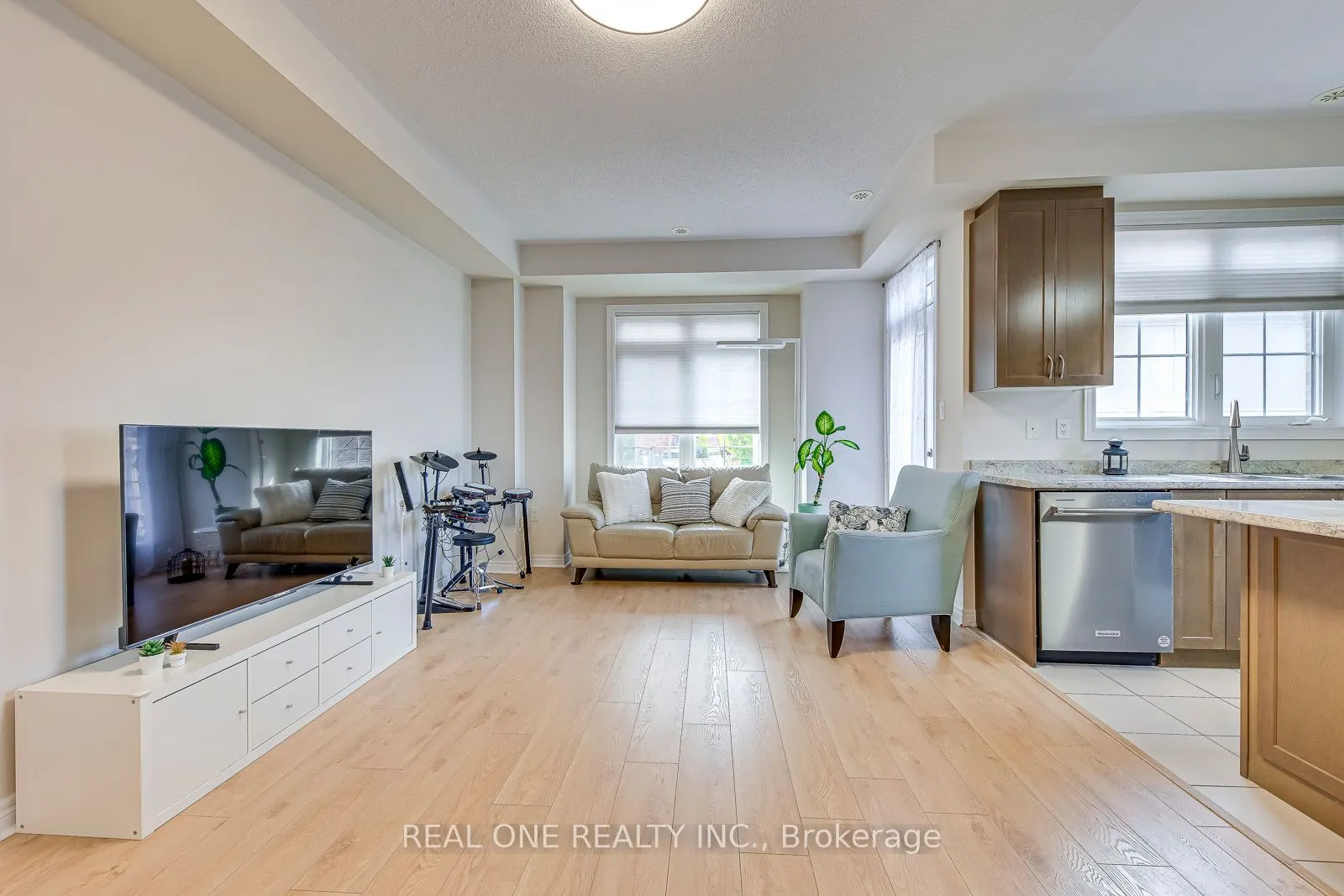 2435 Greenwich Drive, #75