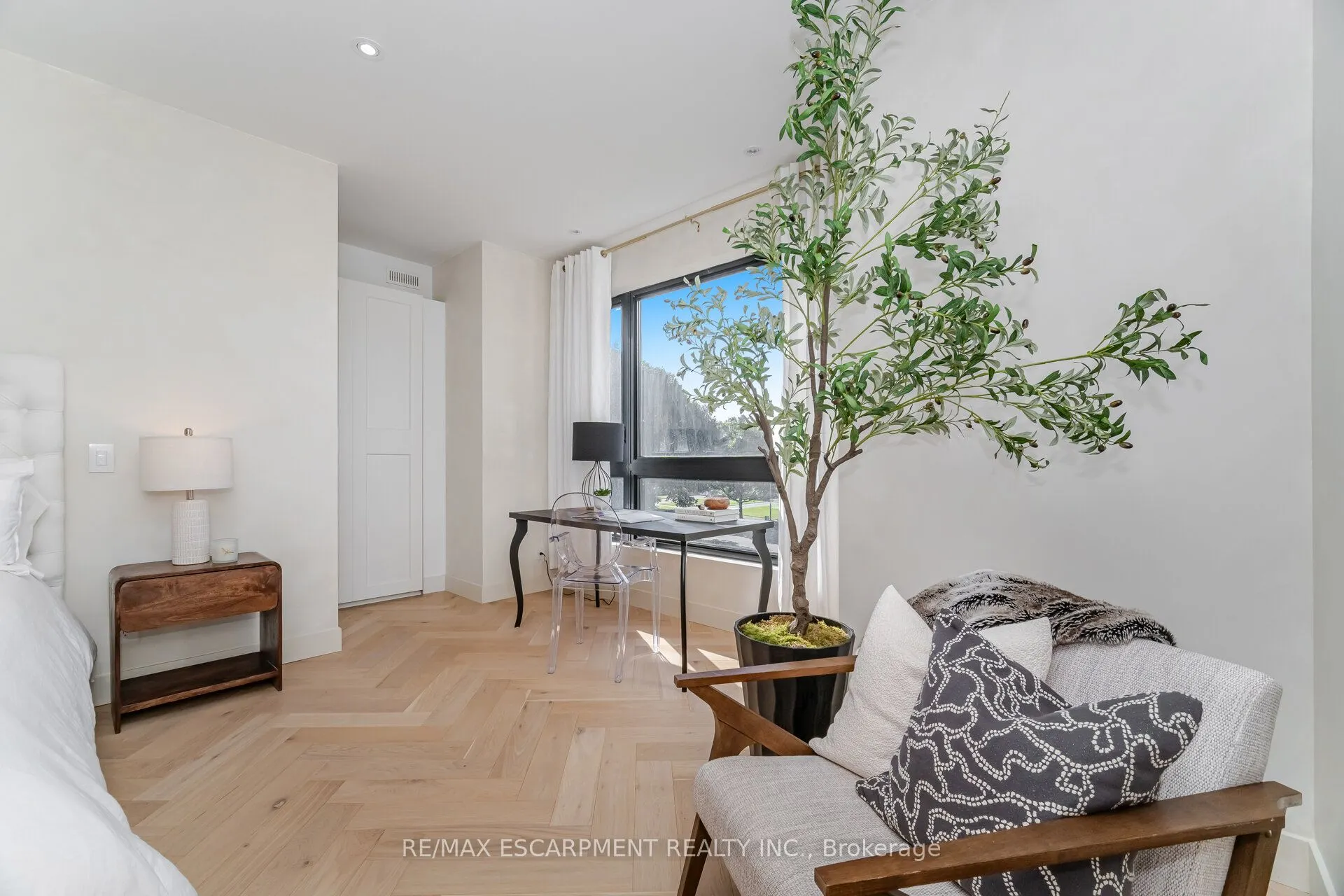 772 Banting Court
