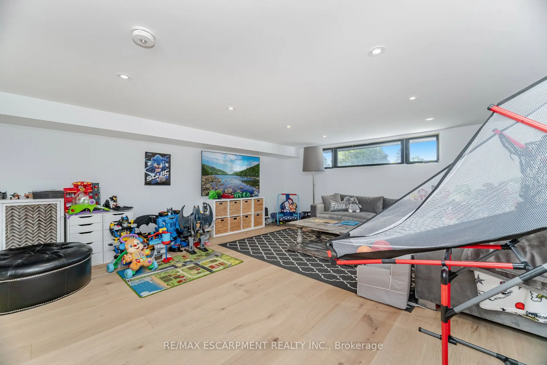 772 Banting Court