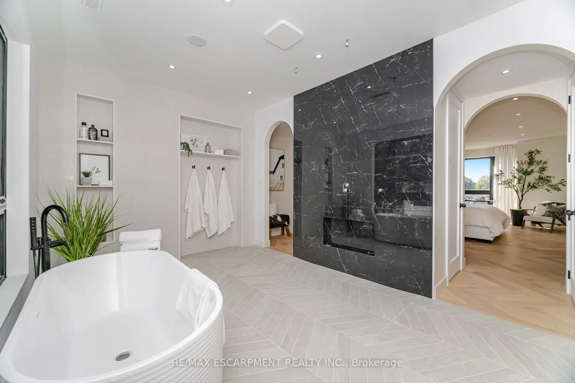 772 Banting Court