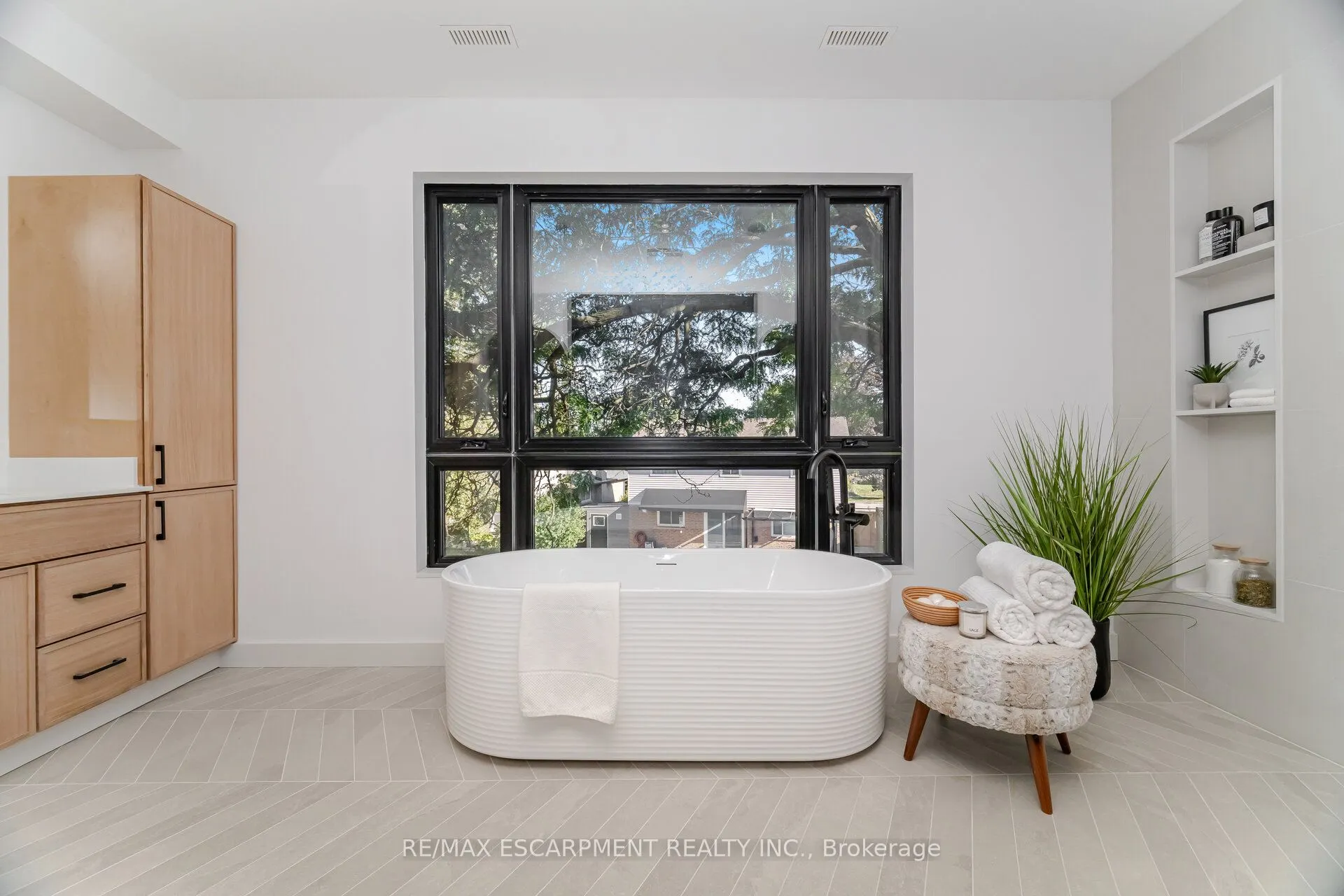 772 Banting Court