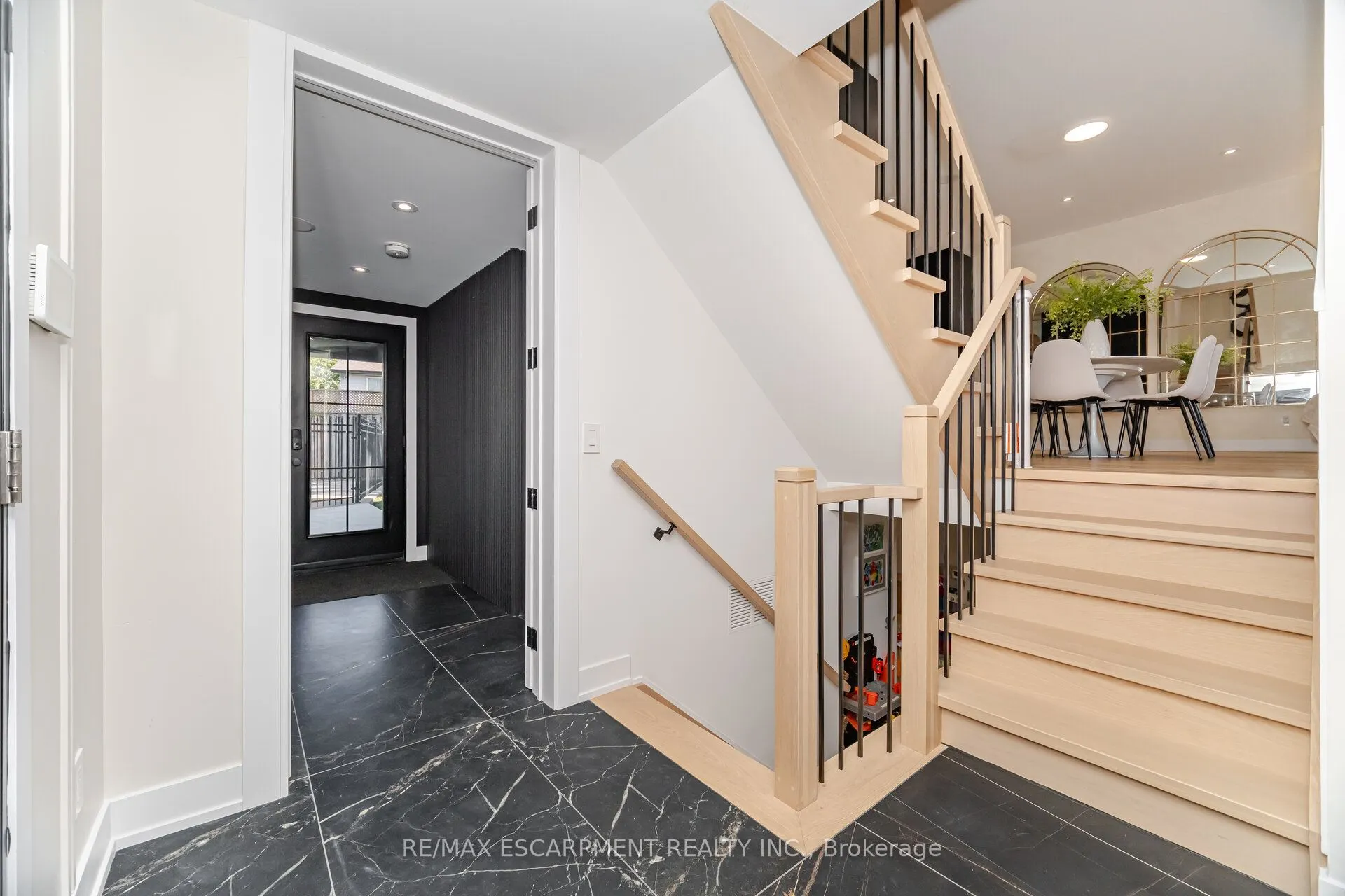 772 Banting Court