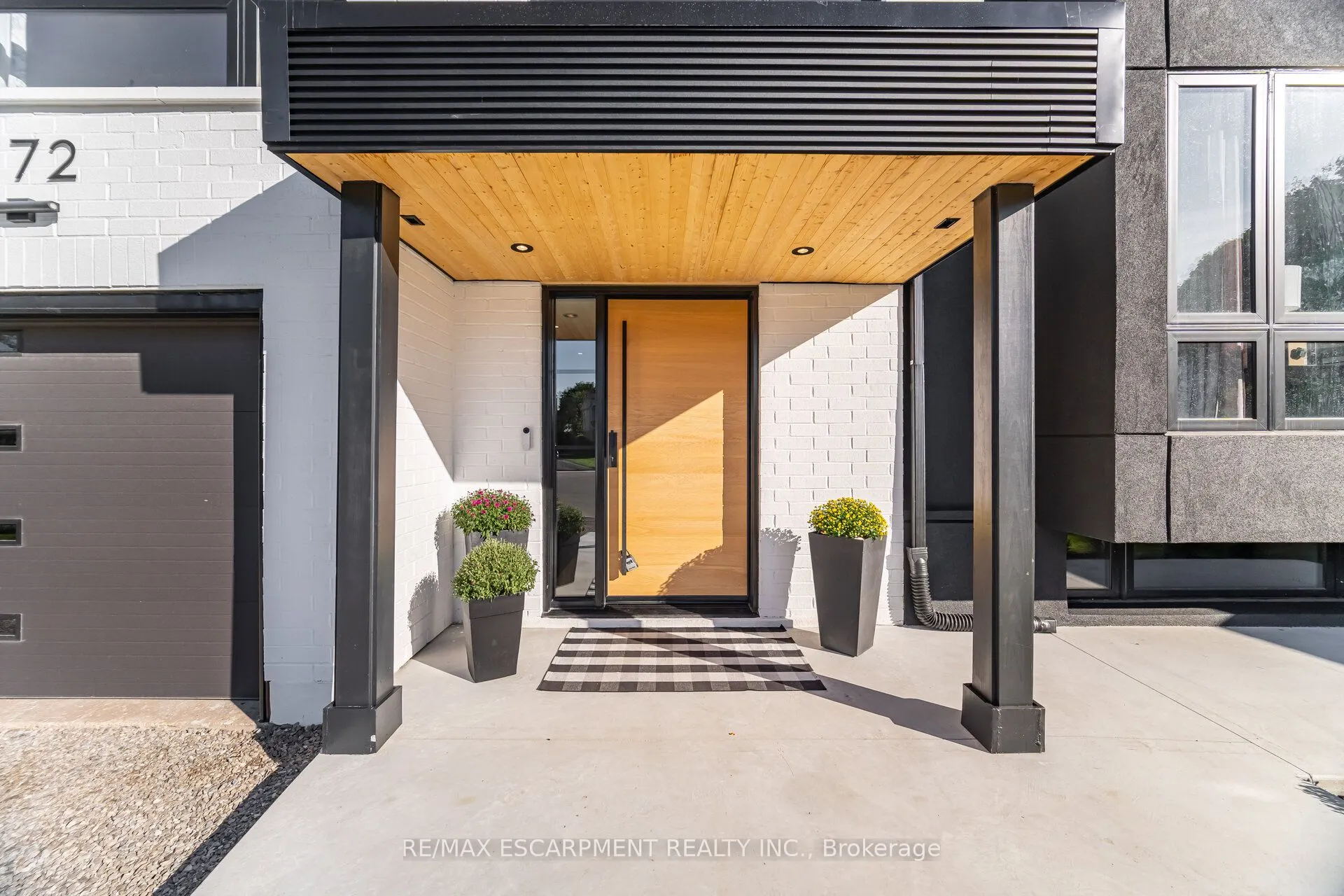 772 Banting Court