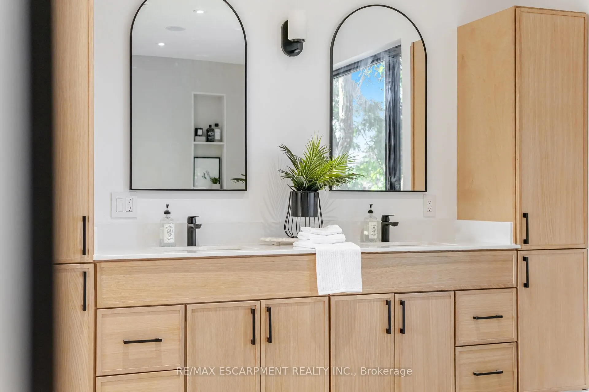 772 Banting Court
