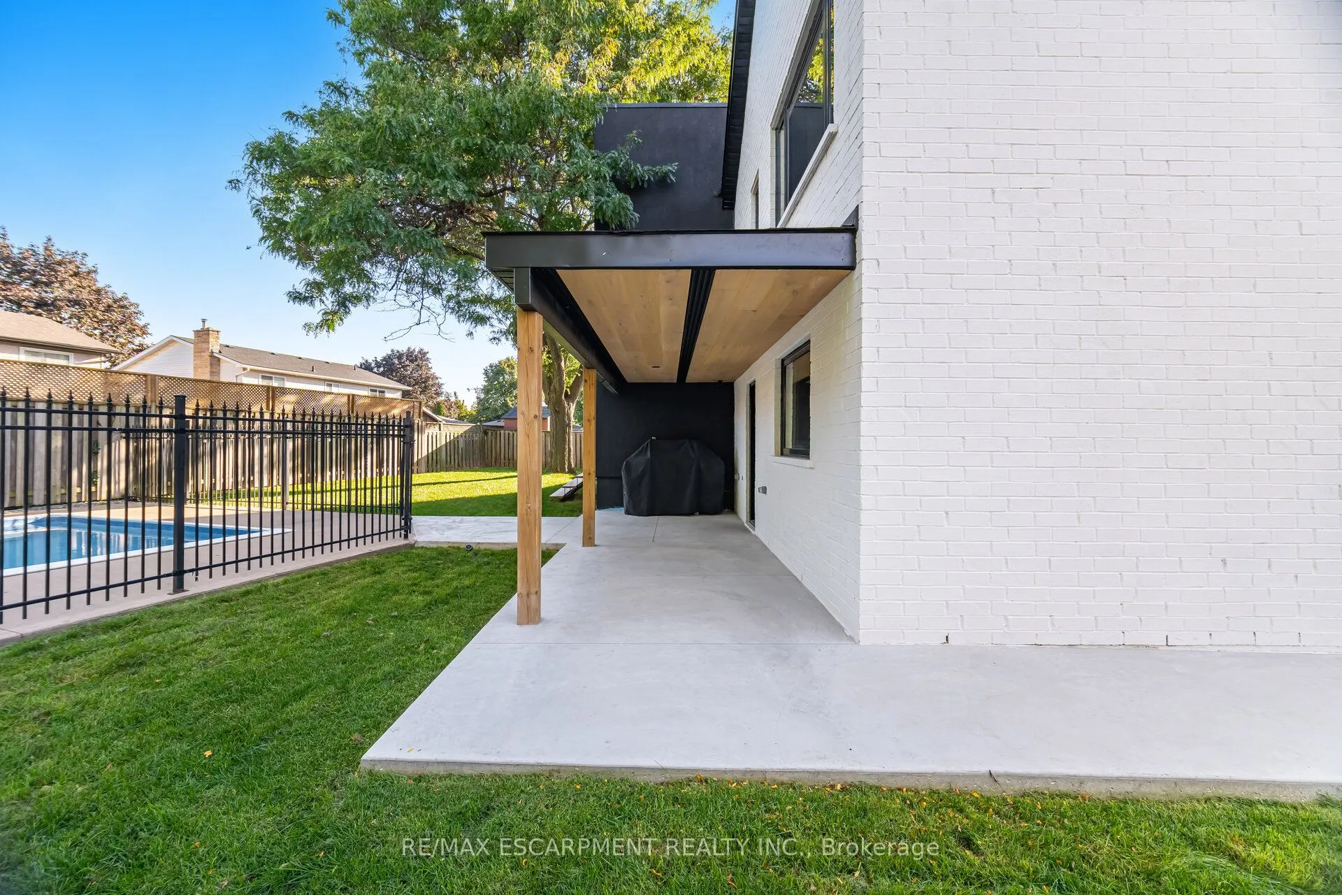 772 Banting Court
