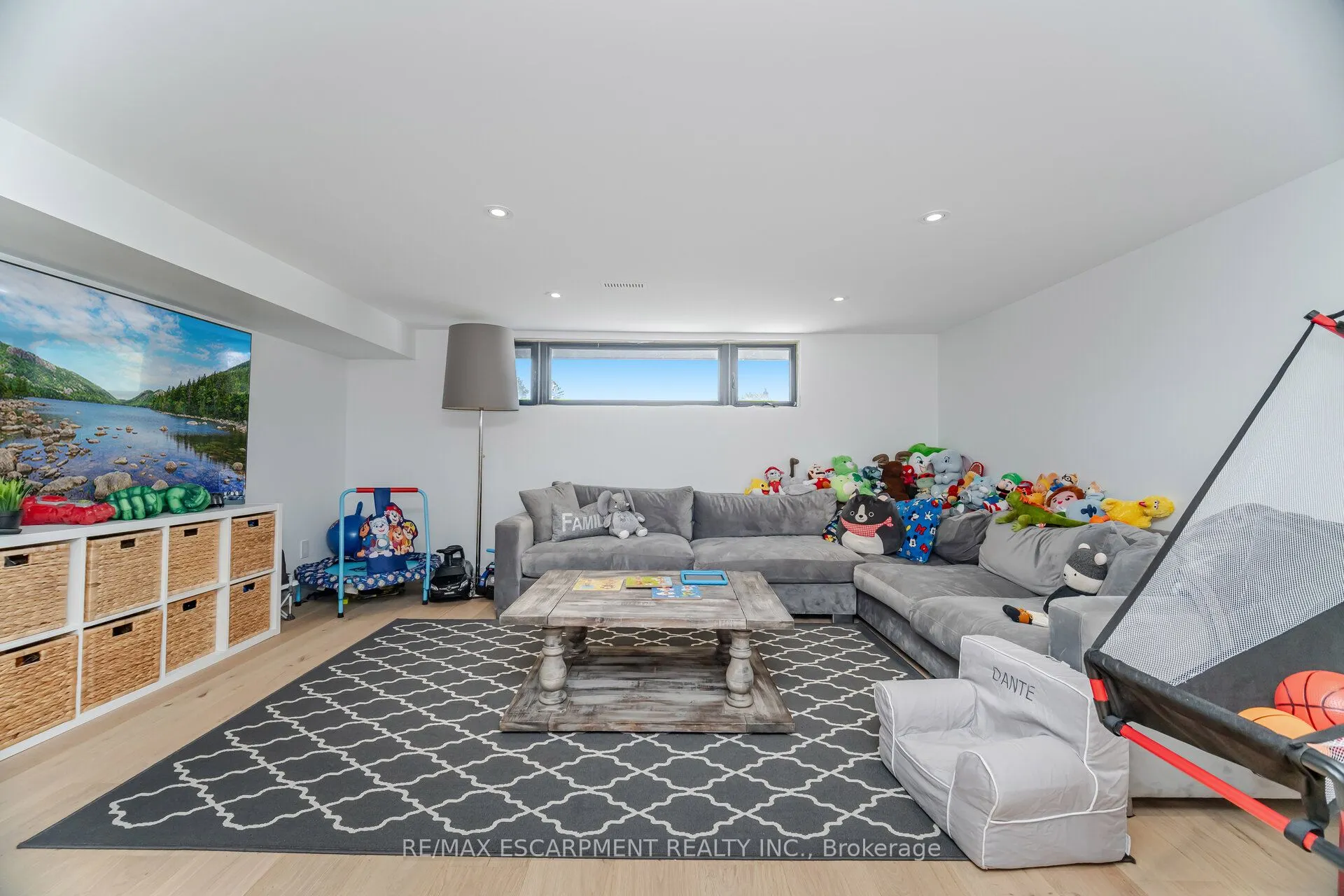 772 Banting Court