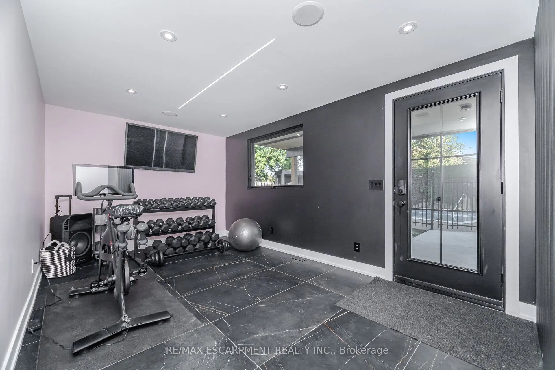 772 Banting Court