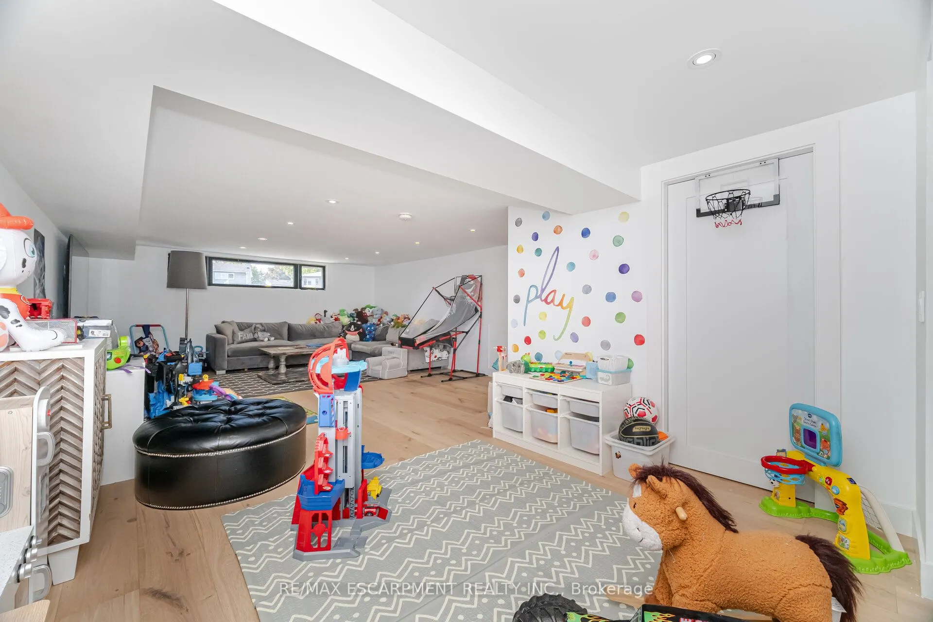 772 Banting Court