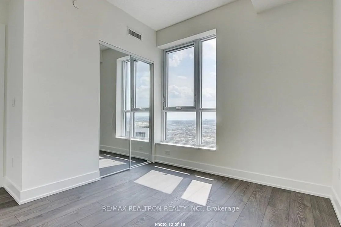 7 Mabelle Avenue, #4010
