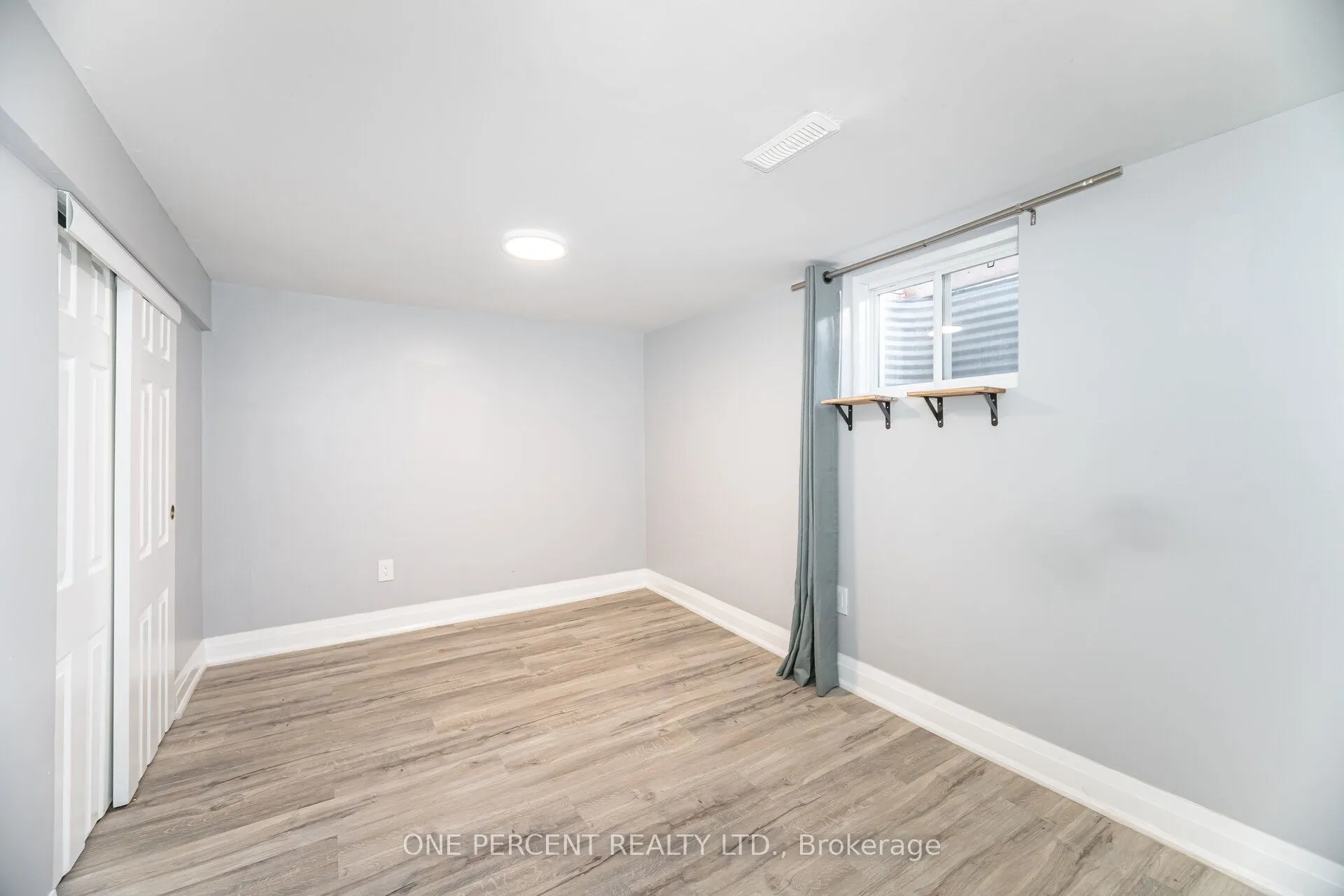 704 Bookham Crescent
