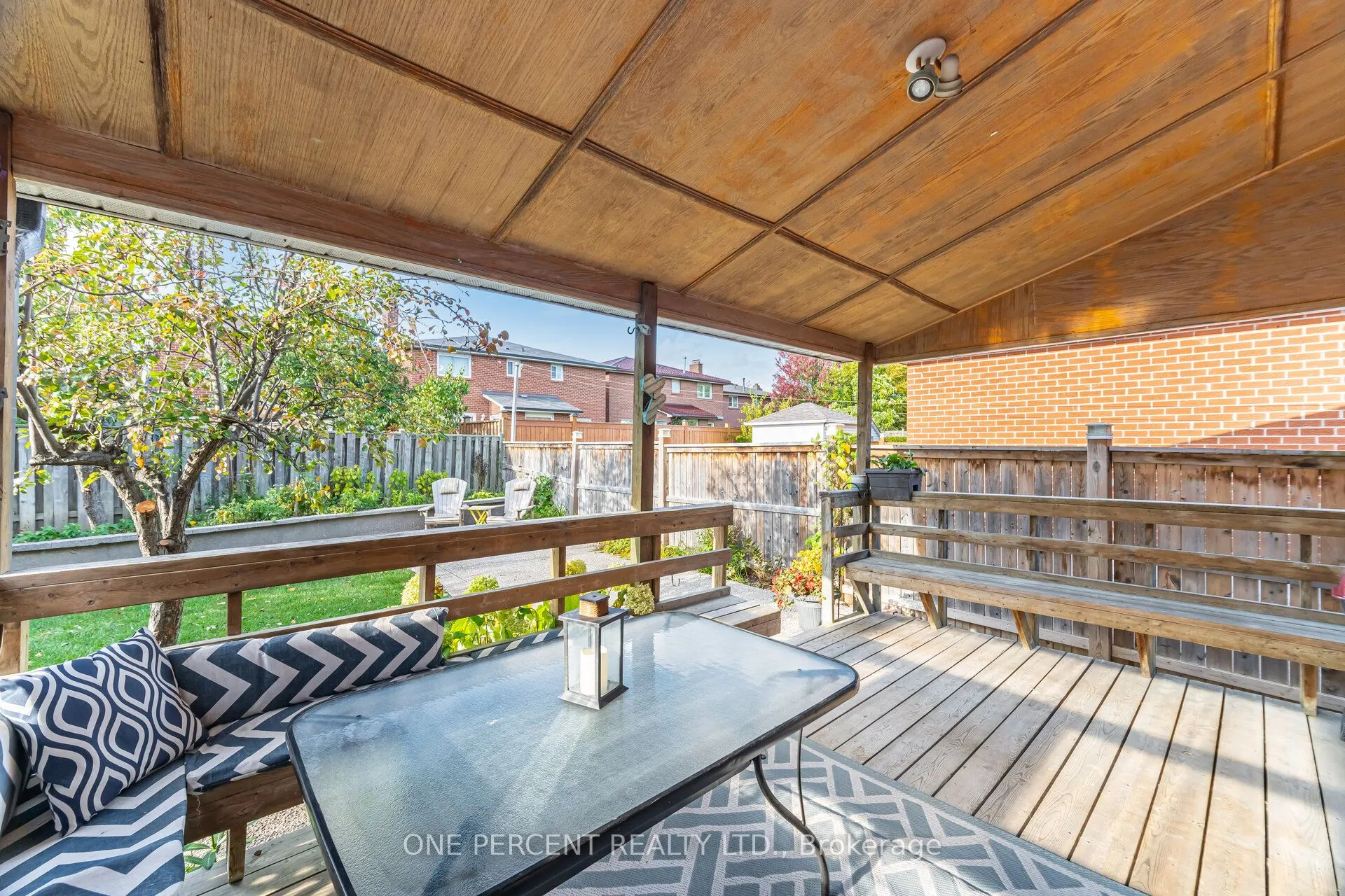 704 Bookham Crescent