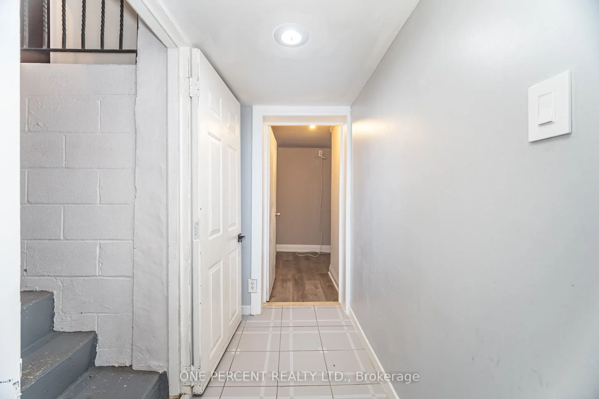 704 Bookham Crescent
