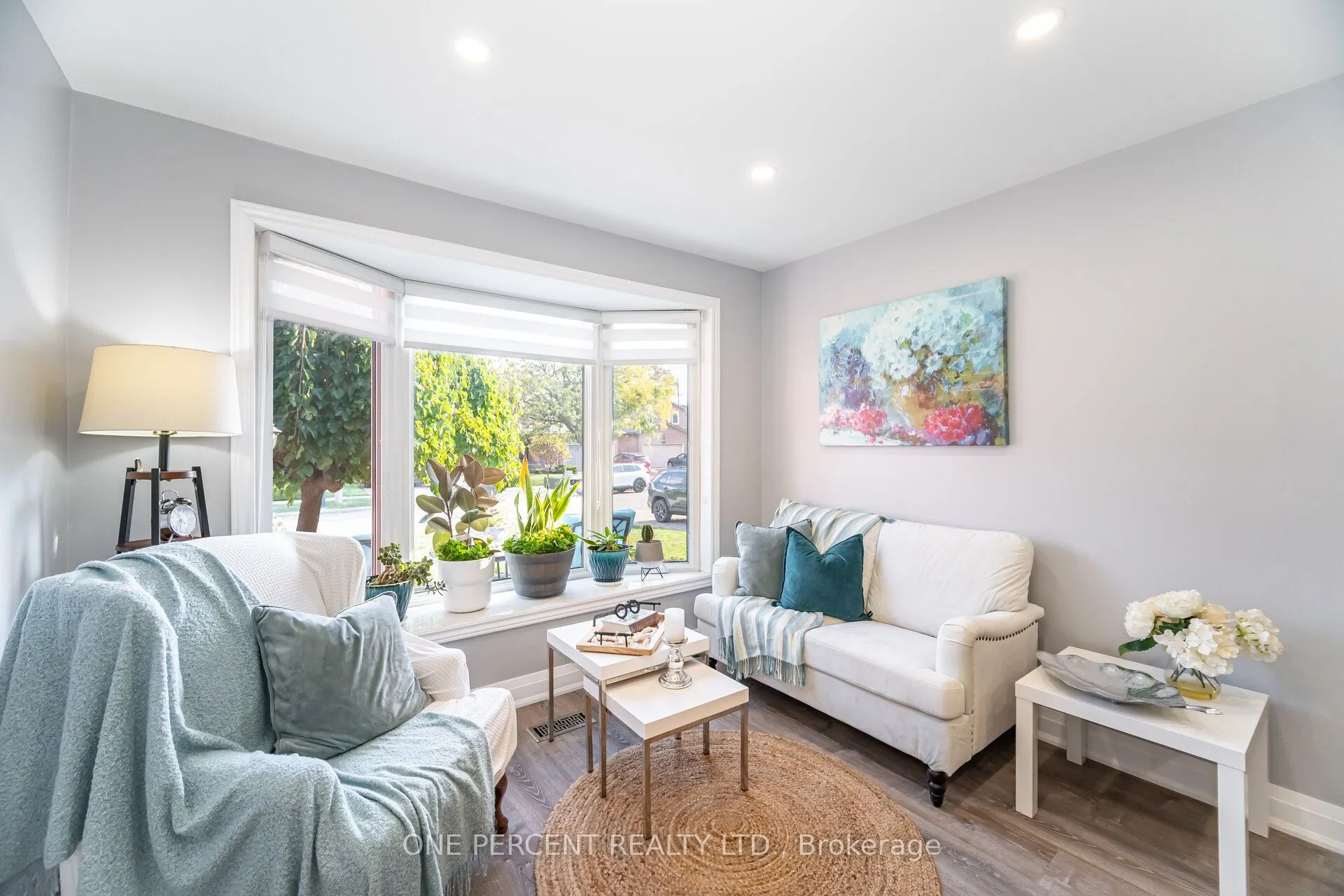 704 Bookham Crescent
