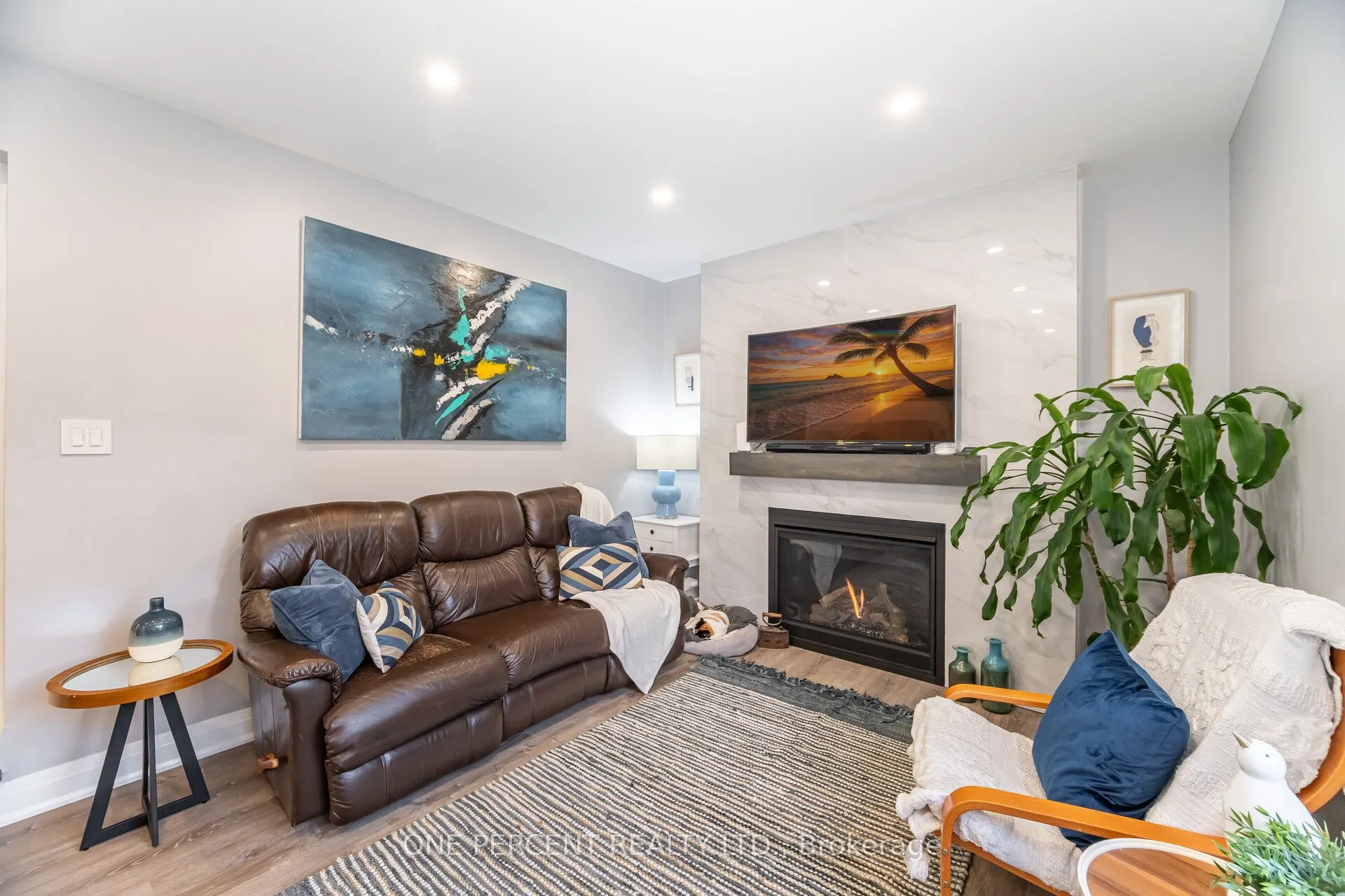 704 Bookham Crescent