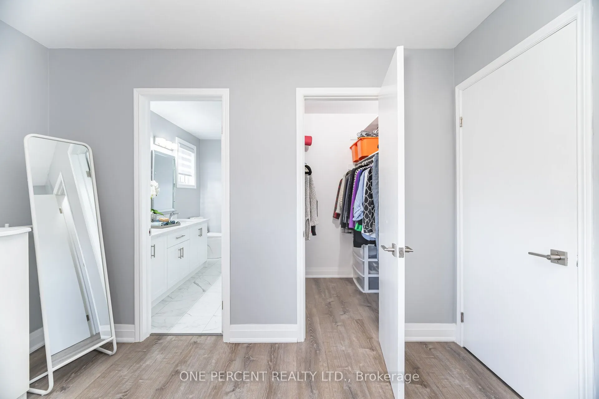 704 Bookham Crescent