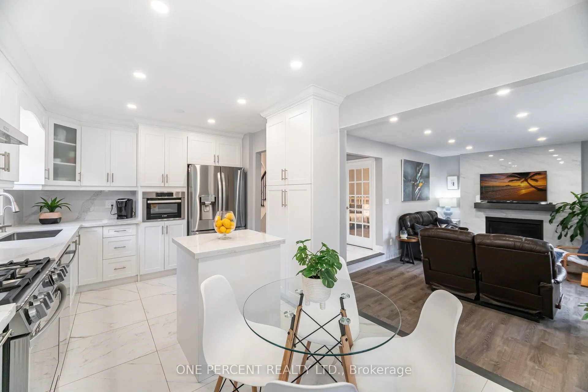 704 Bookham Crescent