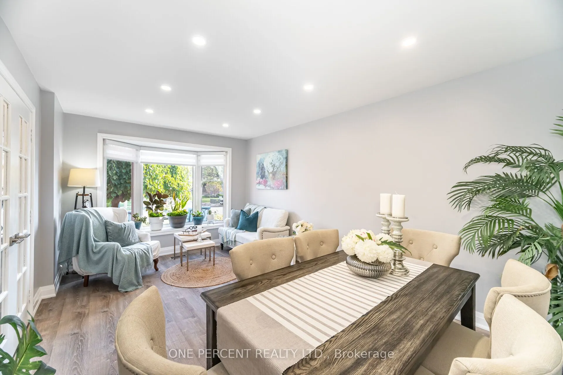 704 Bookham Crescent