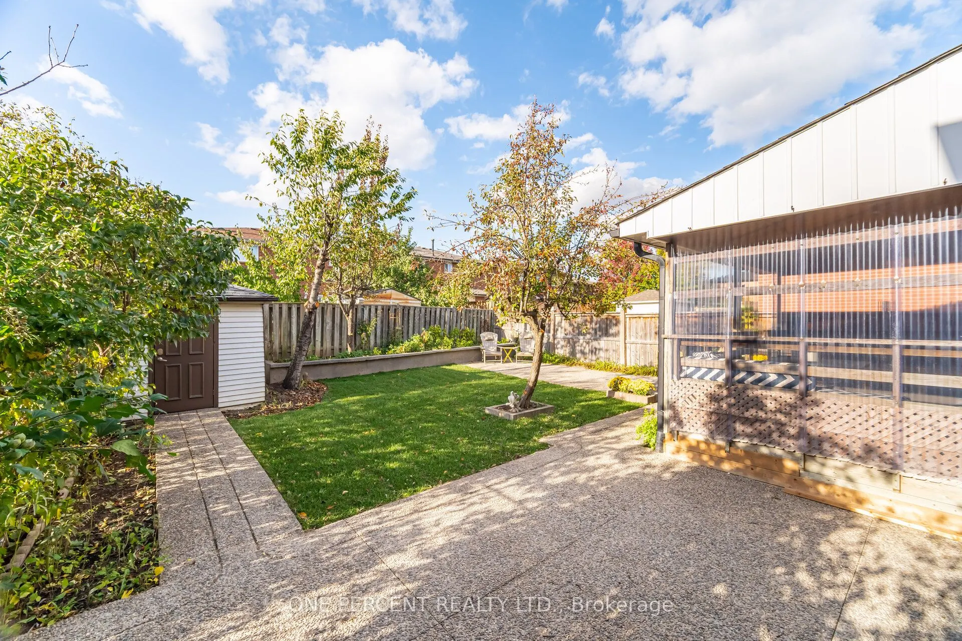 704 Bookham Crescent