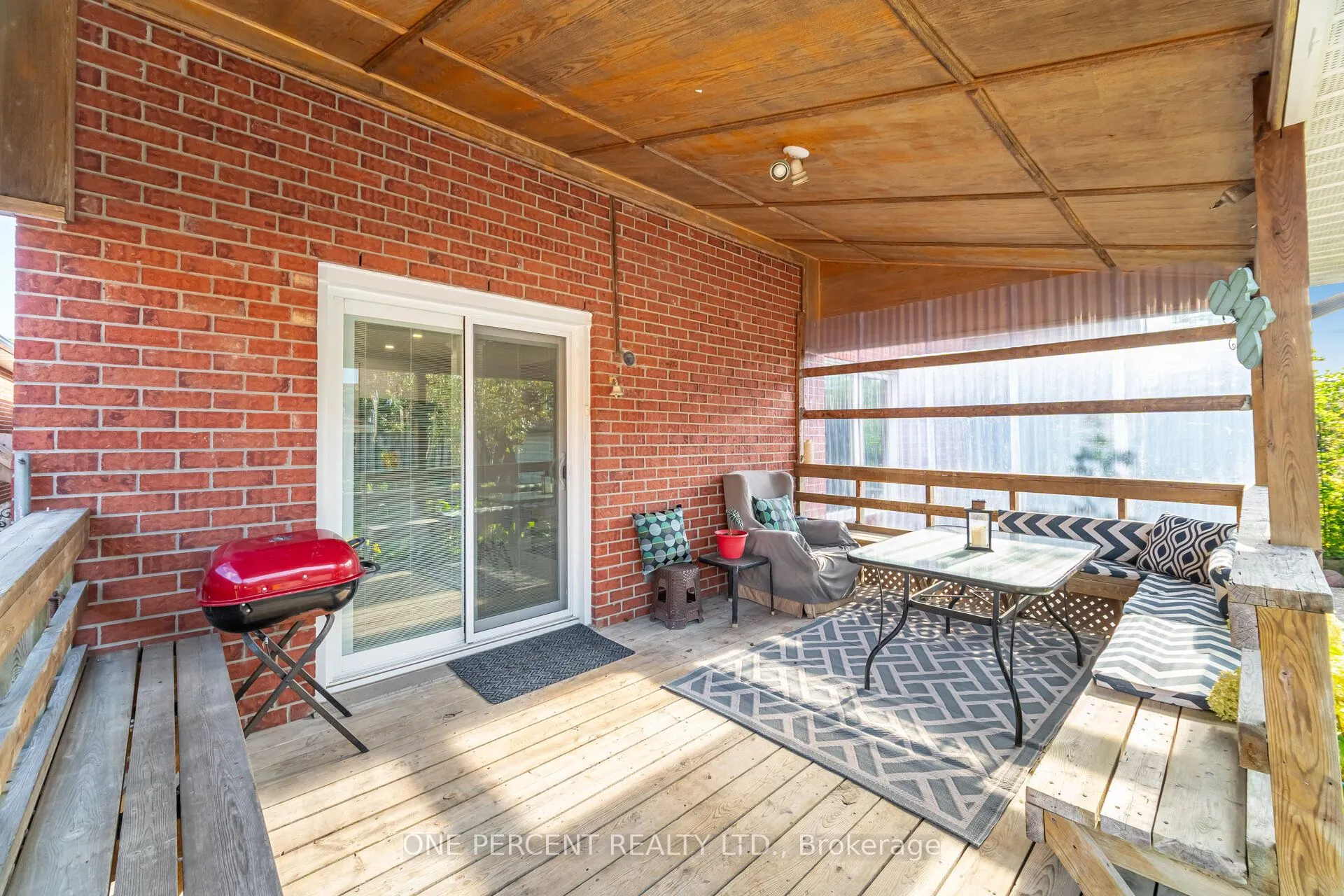 704 Bookham Crescent