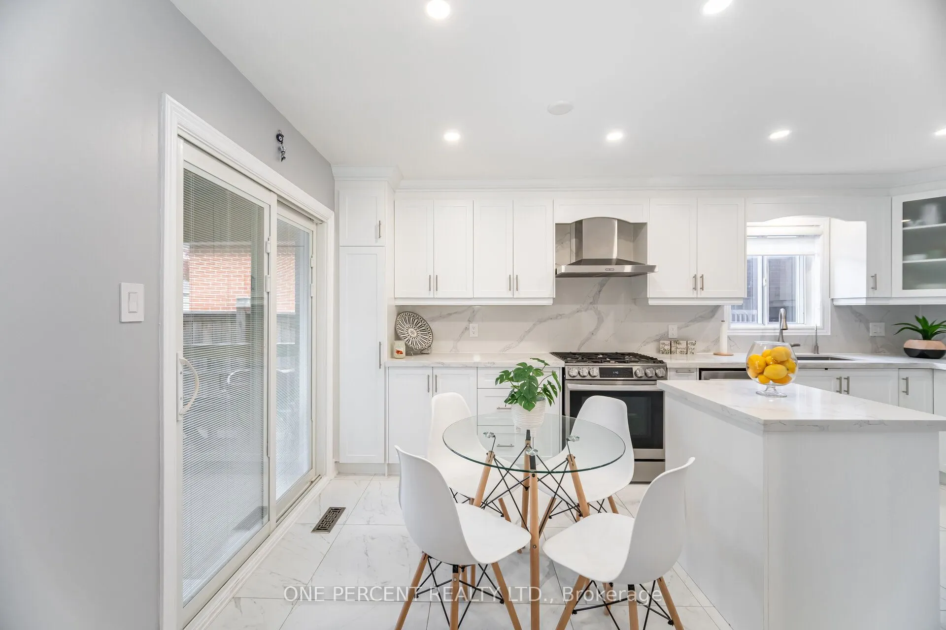 704 Bookham Crescent