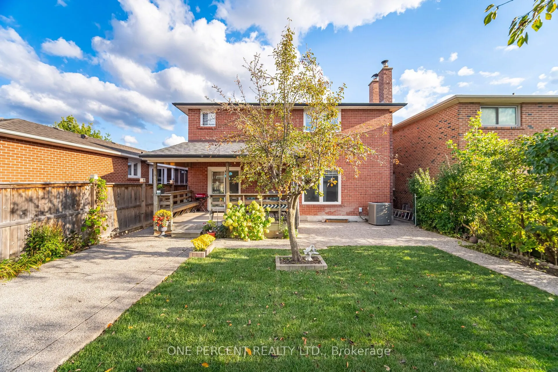 704 Bookham Crescent