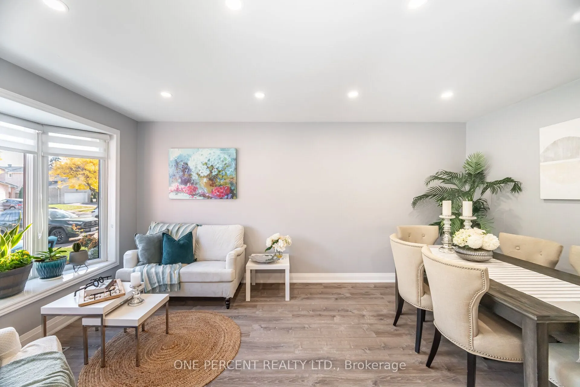 704 Bookham Crescent