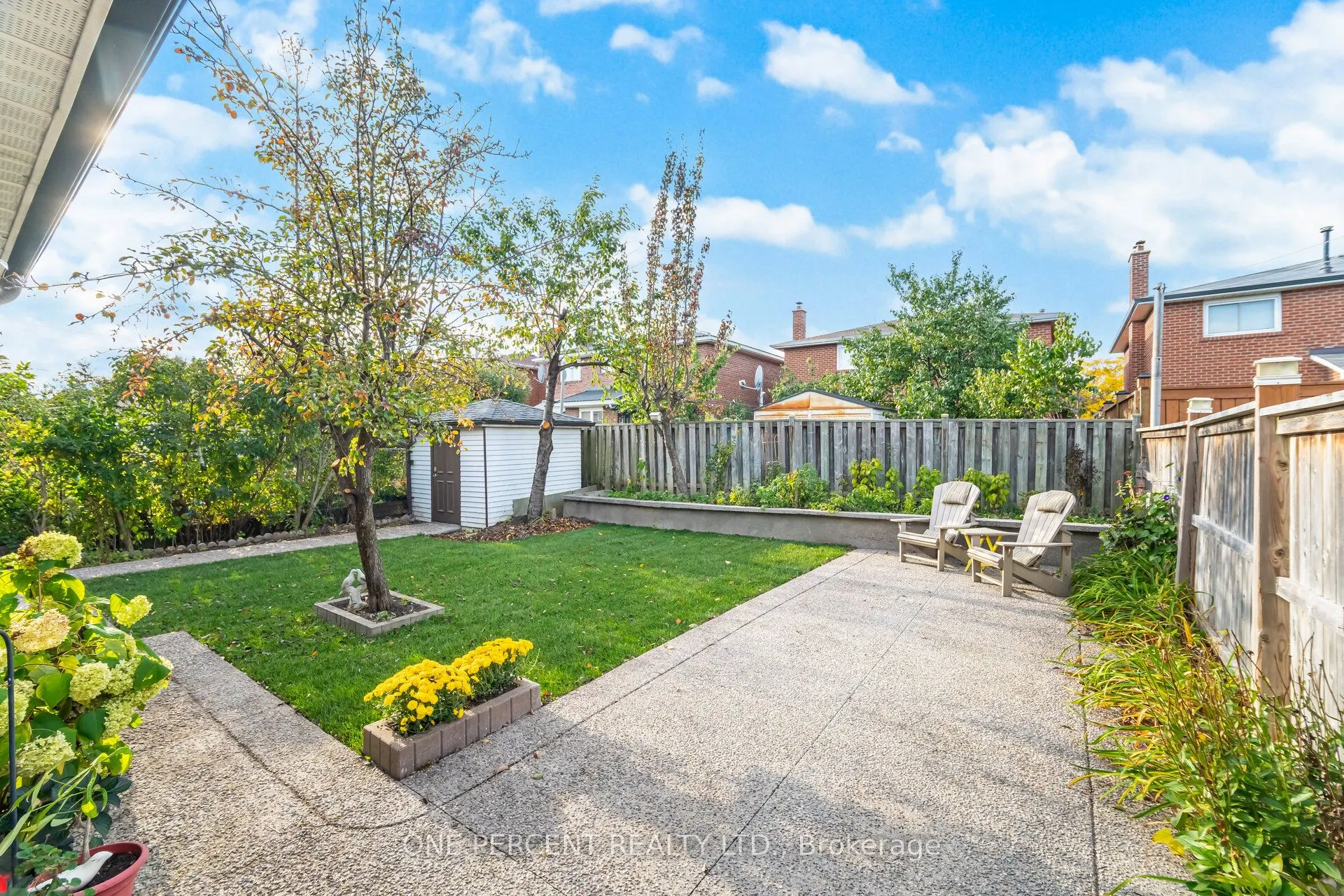 704 Bookham Crescent