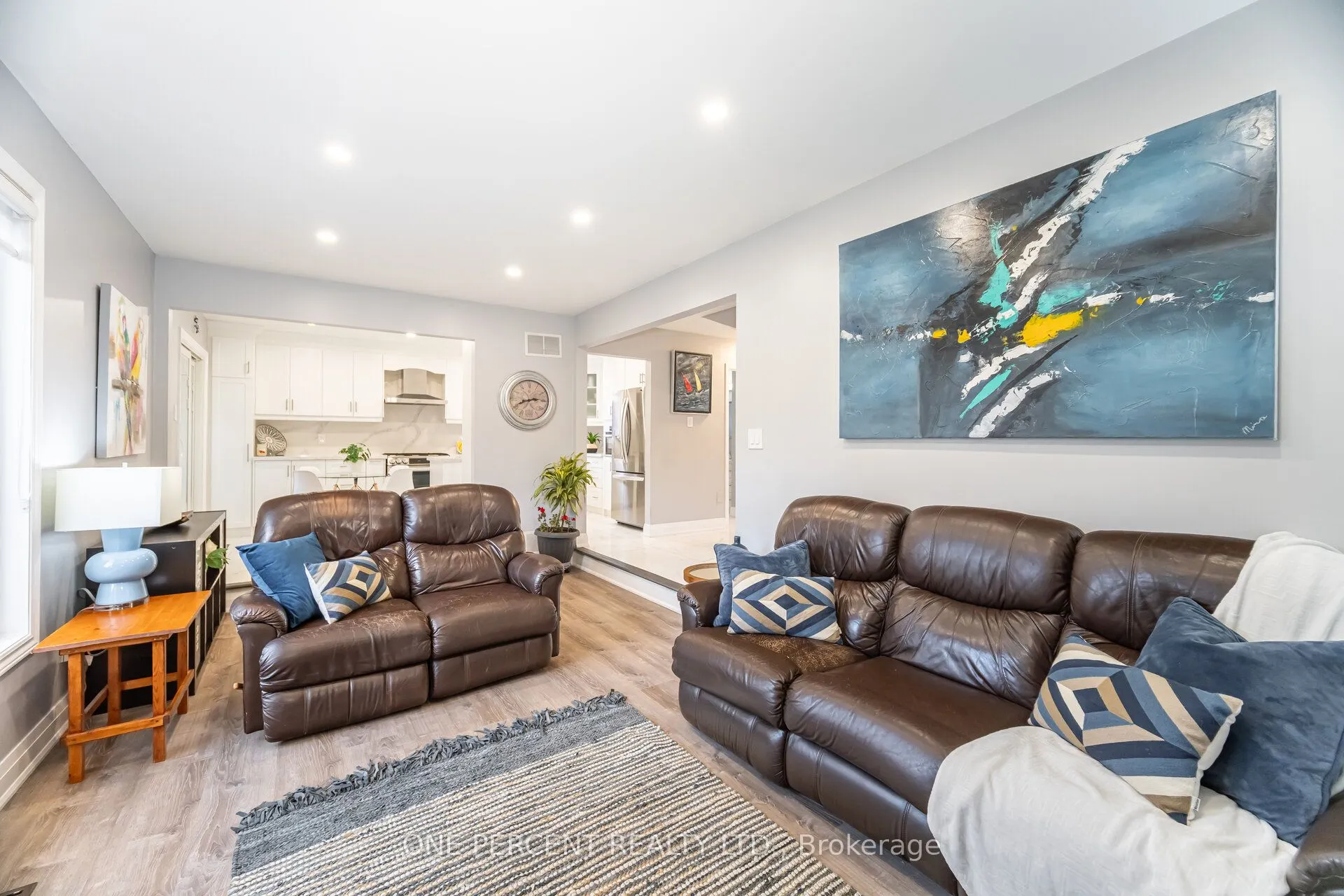 704 Bookham Crescent