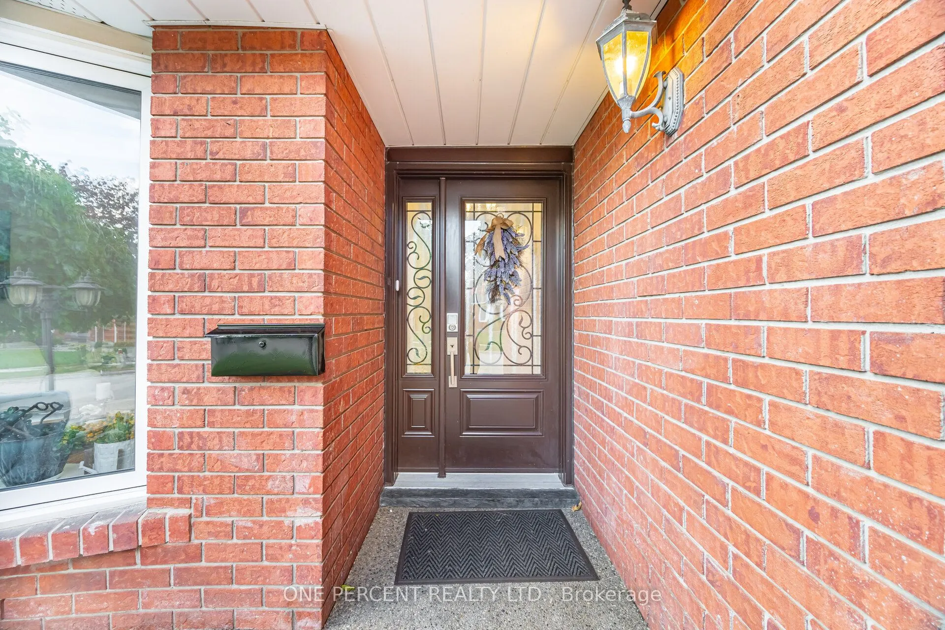 704 Bookham Crescent