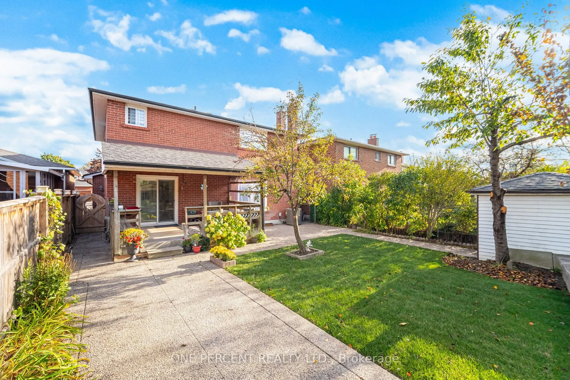 704 Bookham Crescent